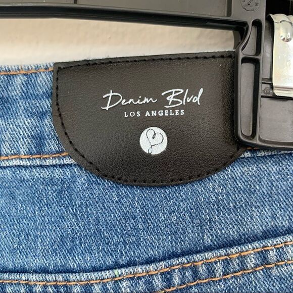DENIM BLVD JEANS - Picture 15 of 15